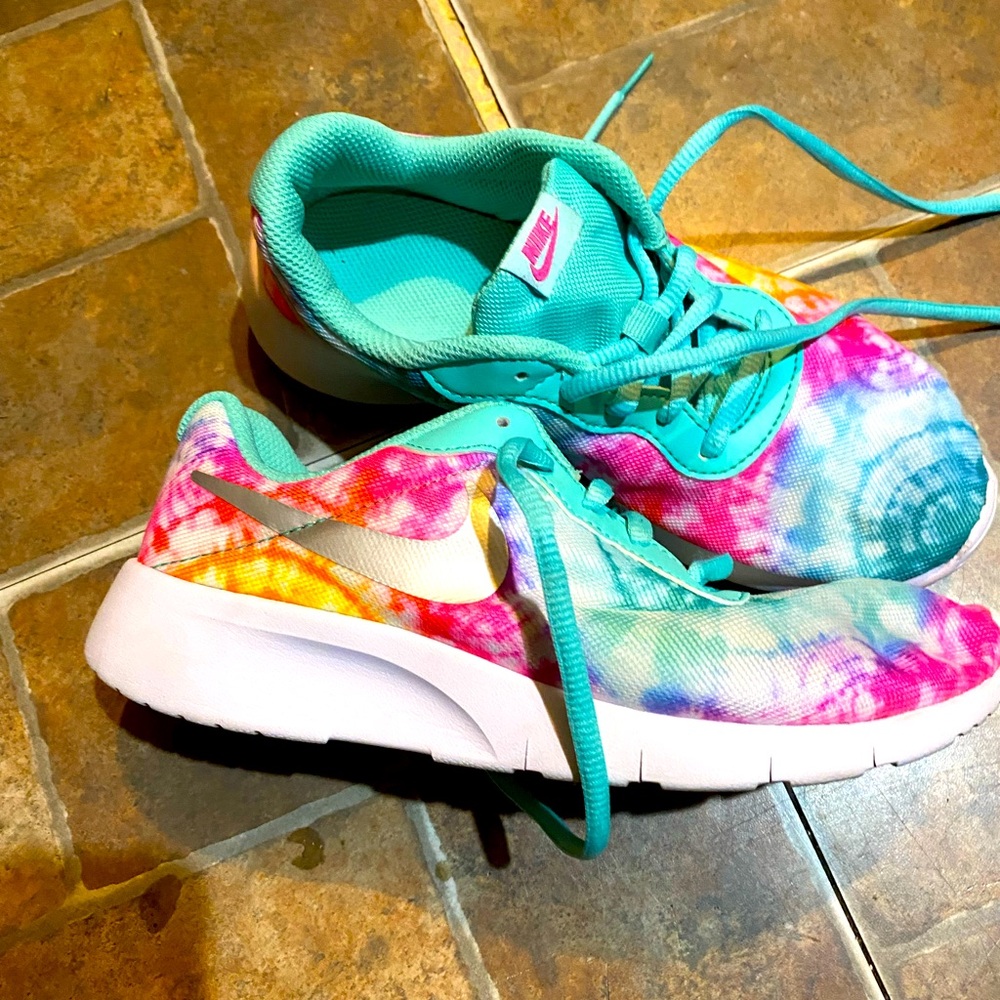 Big girls size 3 Nike soft sneakers almost new condition. Multi color